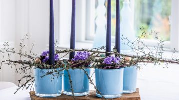 decor cu flori de violete