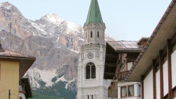 biserica Cortina d'Ampezzo muntii Dolomiti