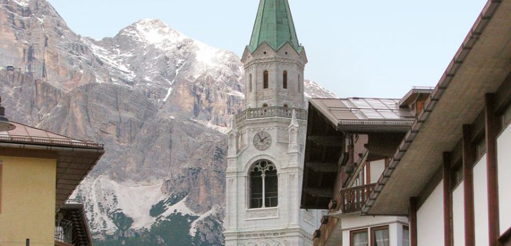biserica Cortina d'Ampezzo muntii Dolomiti