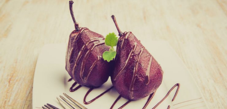 Pere în sirop caramel şi scorţişoară