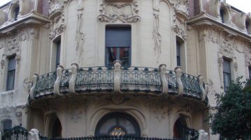 cladire din Madrid ilustrand curentul modernismo