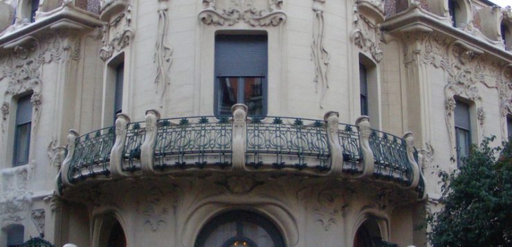 cladire din Madrid ilustrand curentul modernismo